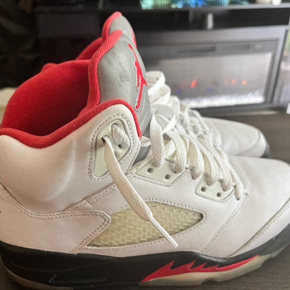 Jordan 5 - Picture 2 of 4